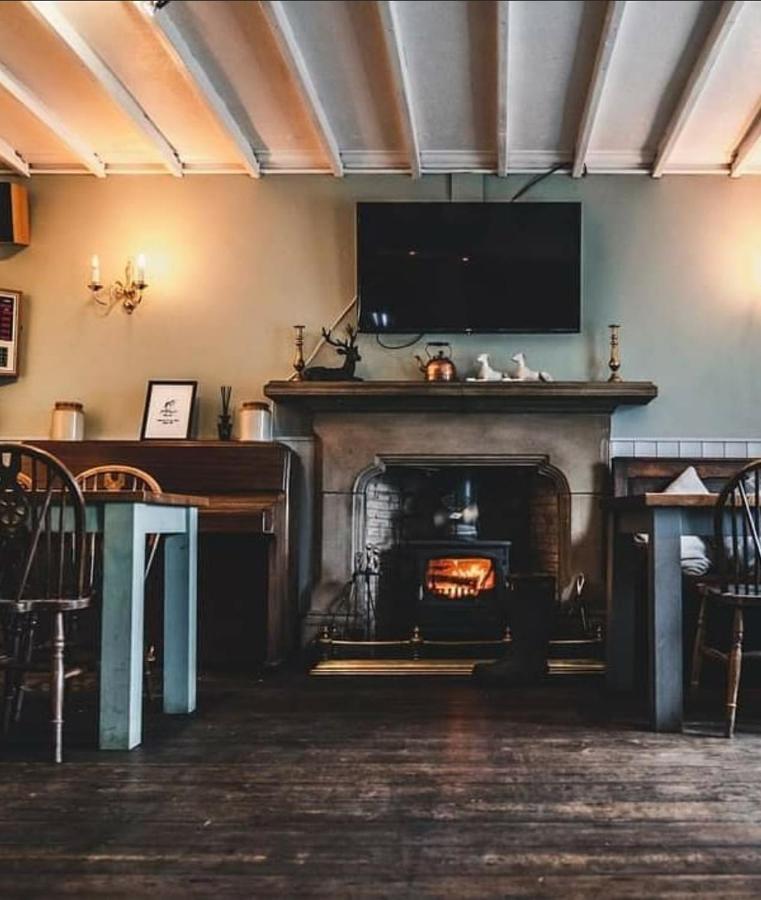 Peak District, The Greyhound Inn, Warslow Circa 1750 Ngoại thất bức ảnh
