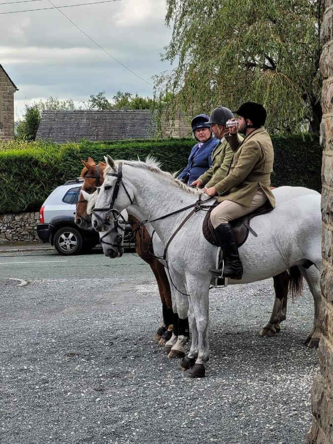 Peak District, The Greyhound Inn, Warslow Circa 1750 Ngoại thất bức ảnh